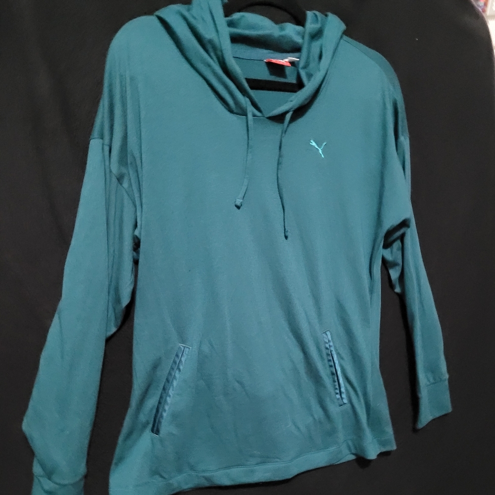 Puma- Pullover lightweight Workout Hoody-Medium-new without tags